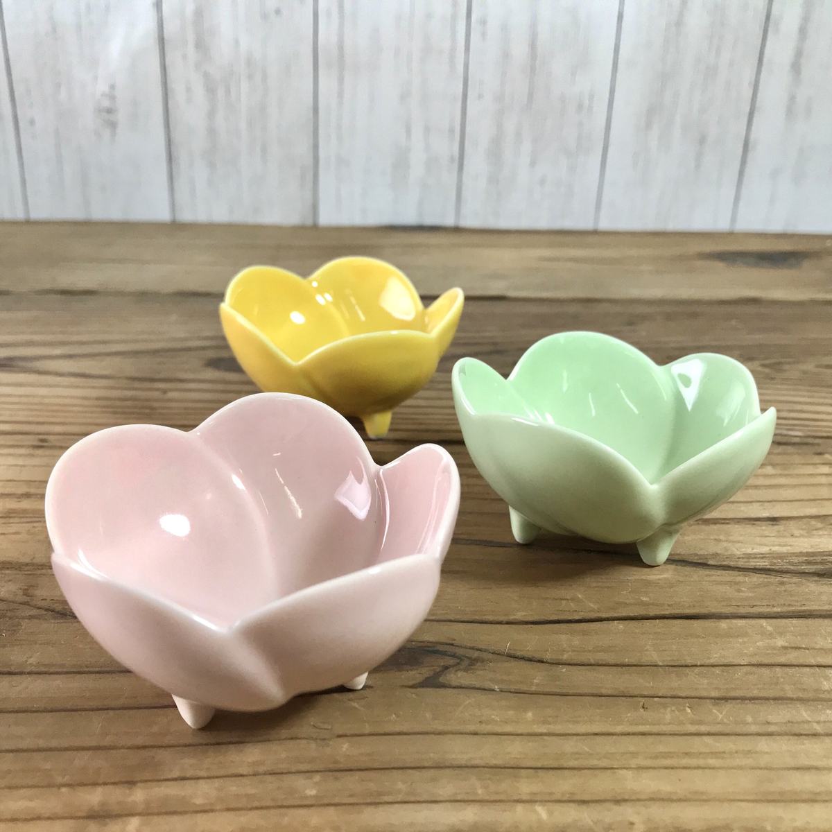 【33%OFF】特価品 梅型三ッ足小付 3色