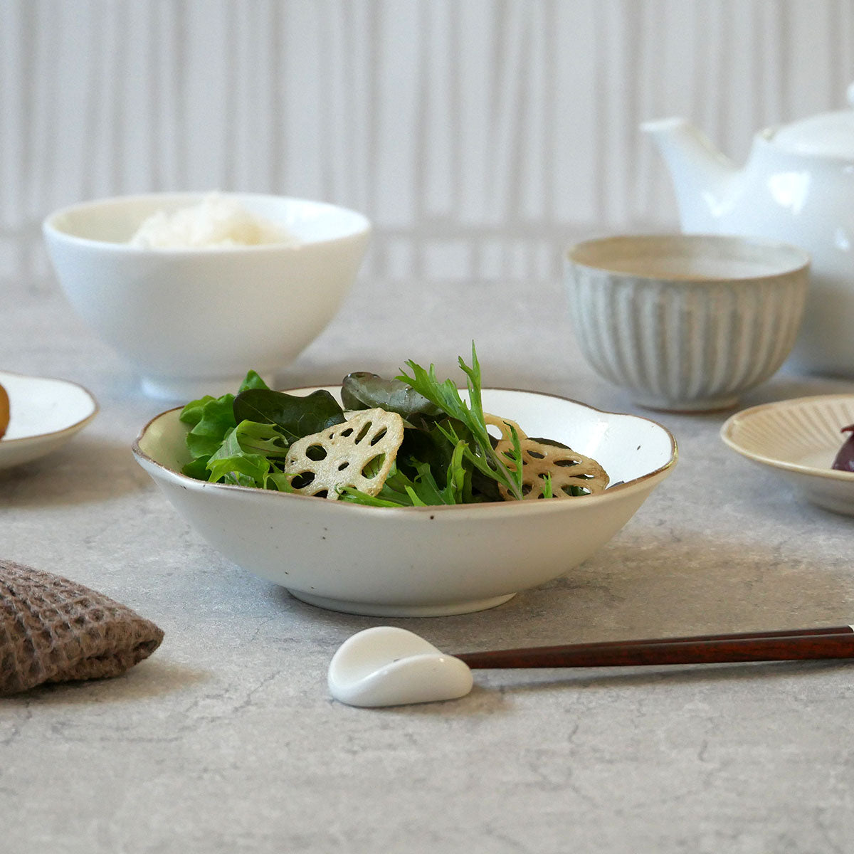 【EAST table】ひより 和食器 花型中鉢 16cm