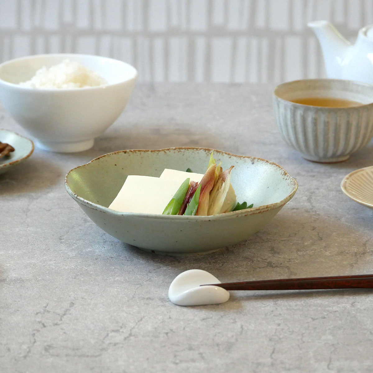 【EAST table】ひより 和食器 花型中鉢 16cm