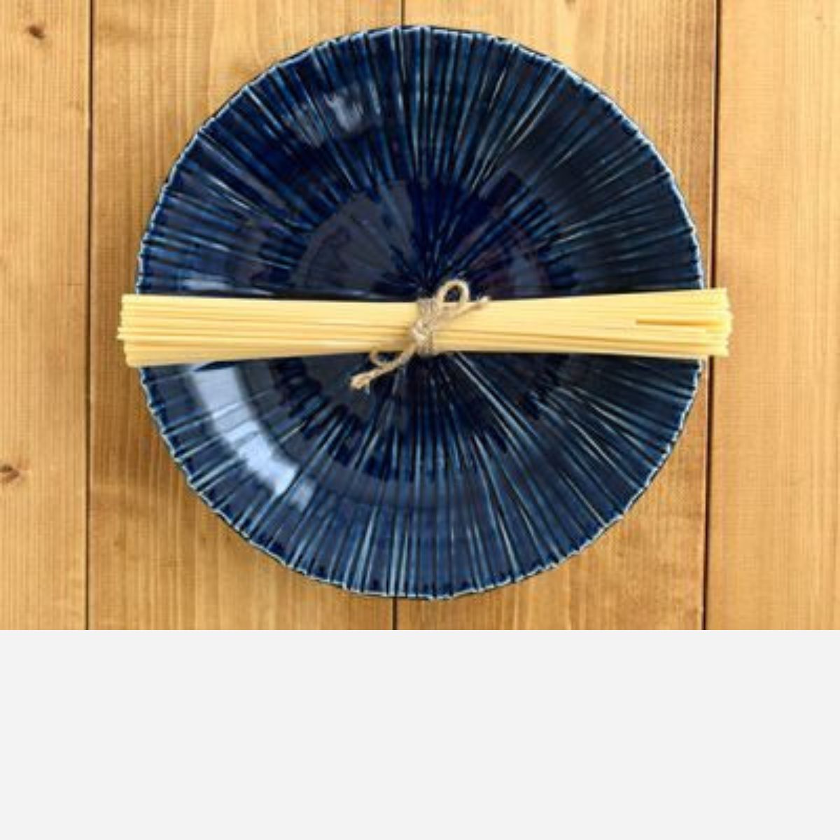 【minoruba】大皿 25cm 彫十草(ネイビー)