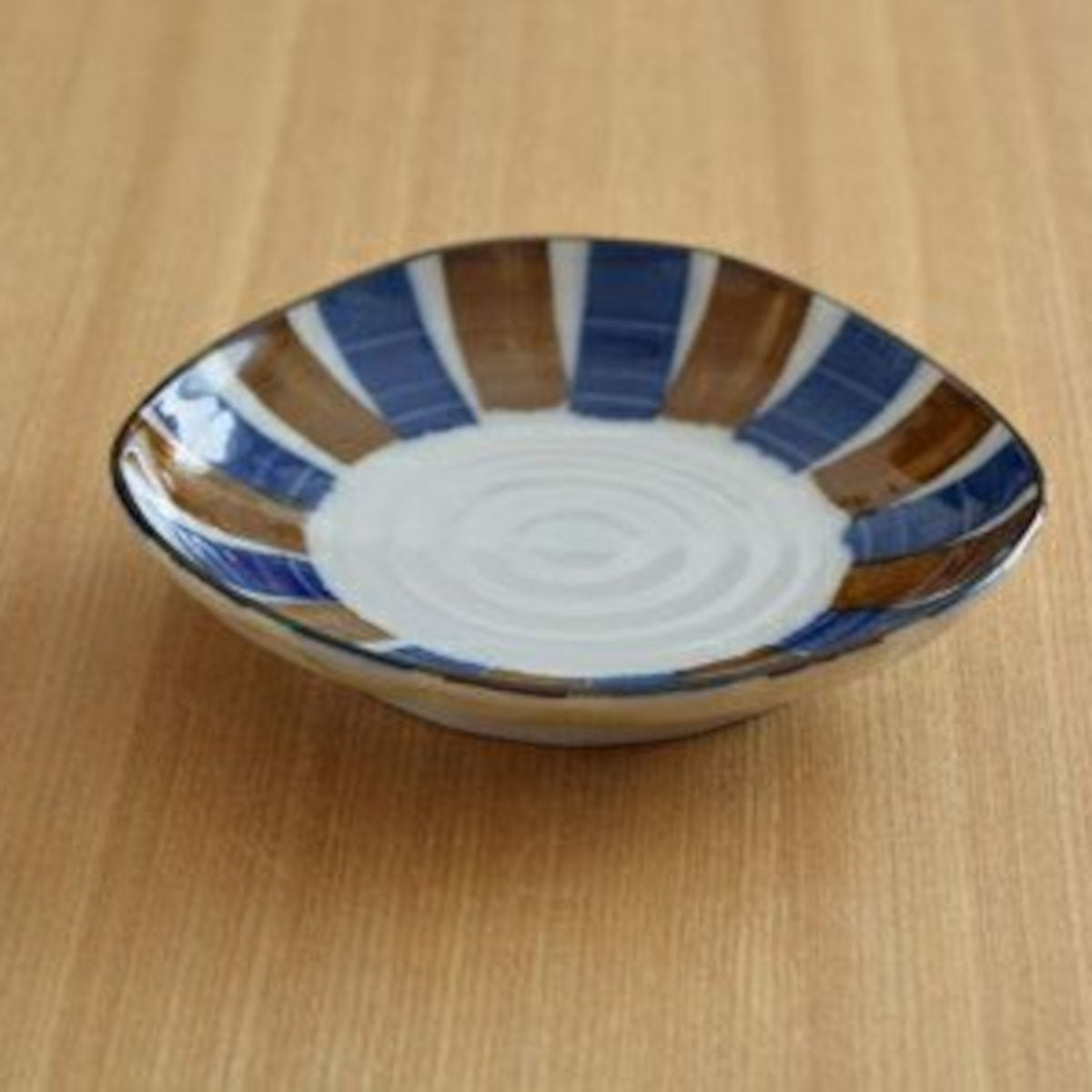 三角小皿 青茶サビ十草