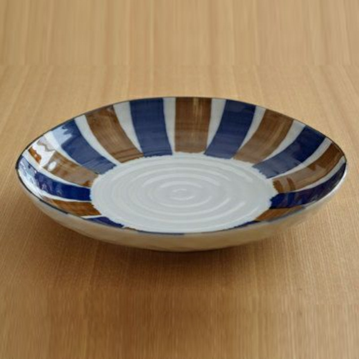三角大皿 青茶サビ十草