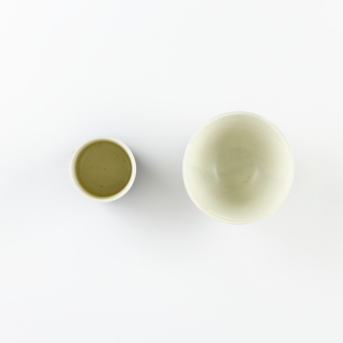 粉引とこげ茶 塗り分け 茶碗と湯呑のセット