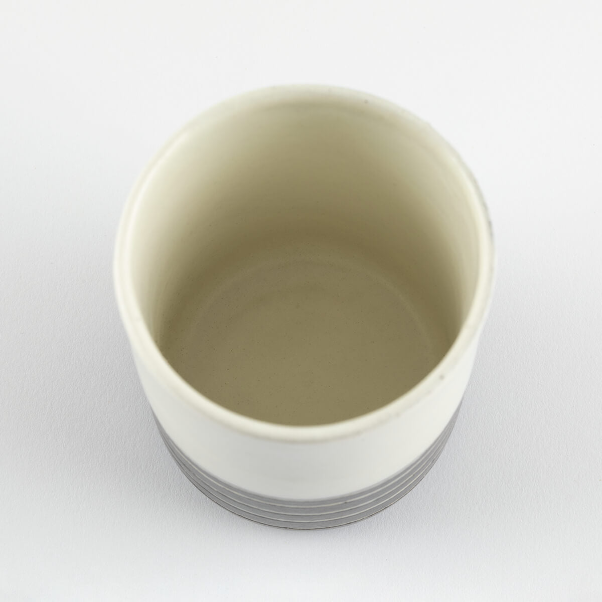 【44%OFF】特価品 粉引とこげ茶 塗り分け 茶碗と湯呑のセット