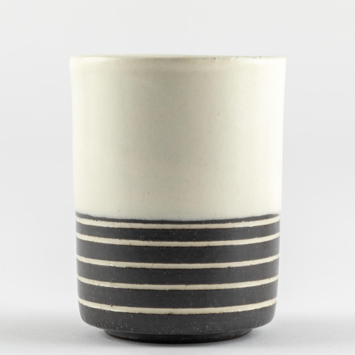 【44%OFF】特価品 粉引とこげ茶 塗り分け 茶碗と湯呑のセット
