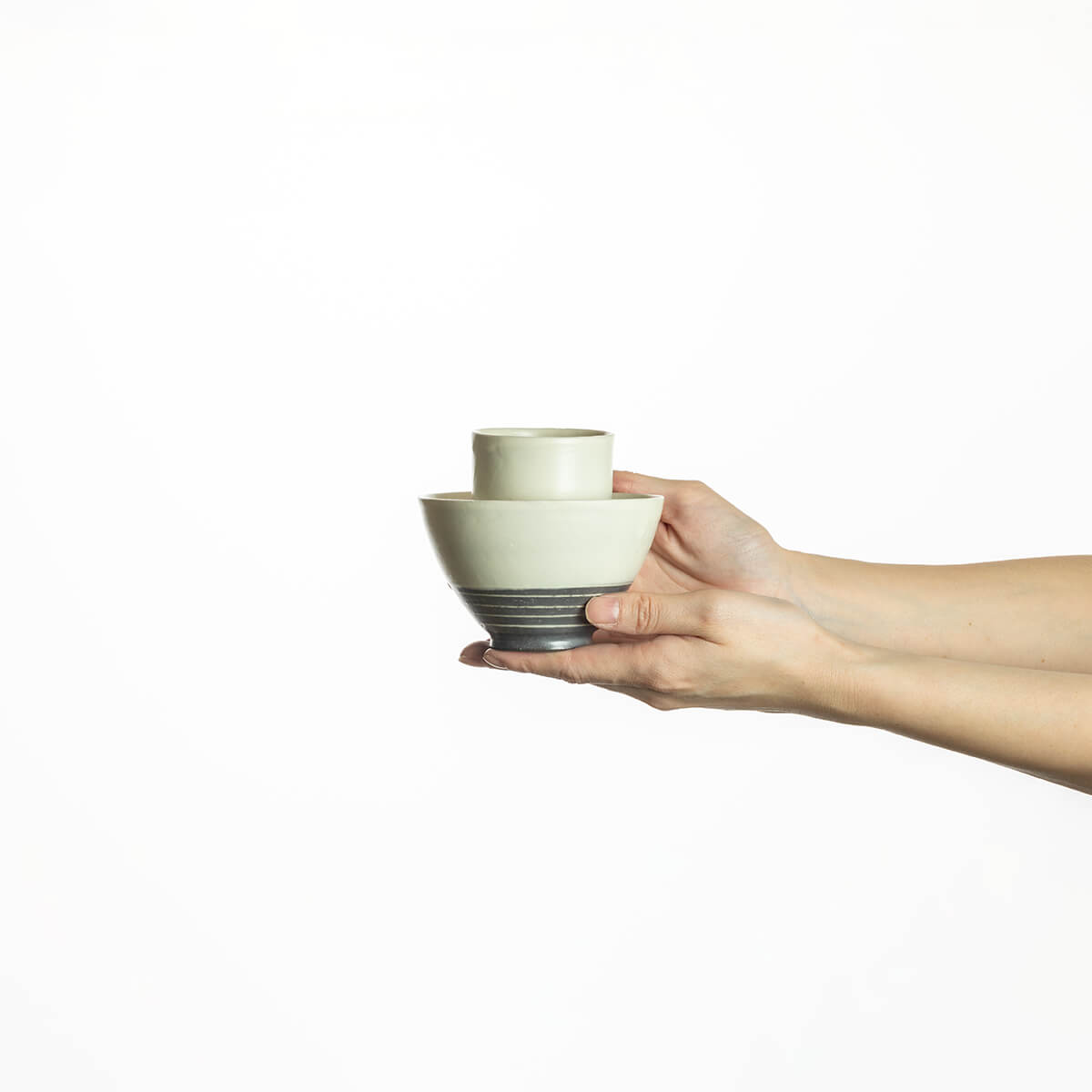 粉引とこげ茶 塗り分け 茶碗と湯呑のセット