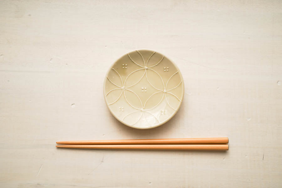 【33%OFF】特価品 豆皿5枚 いっちん 七宝つなぎ ベージュ 日本製 3.5皿 プレート 薬味皿 醤油皿 和食器 かわいい 可愛い おしゃれ カフェ風 おうちカフェ 美濃焼