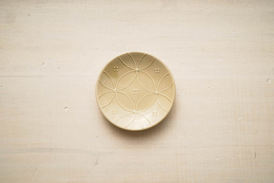 【33%OFF】特価品 豆皿5枚 いっちん 七宝つなぎ ベージュ 日本製 3.5皿 プレート 薬味皿 醤油皿 和食器 かわいい 可愛い おしゃれ カフェ風 おうちカフェ 美濃焼
