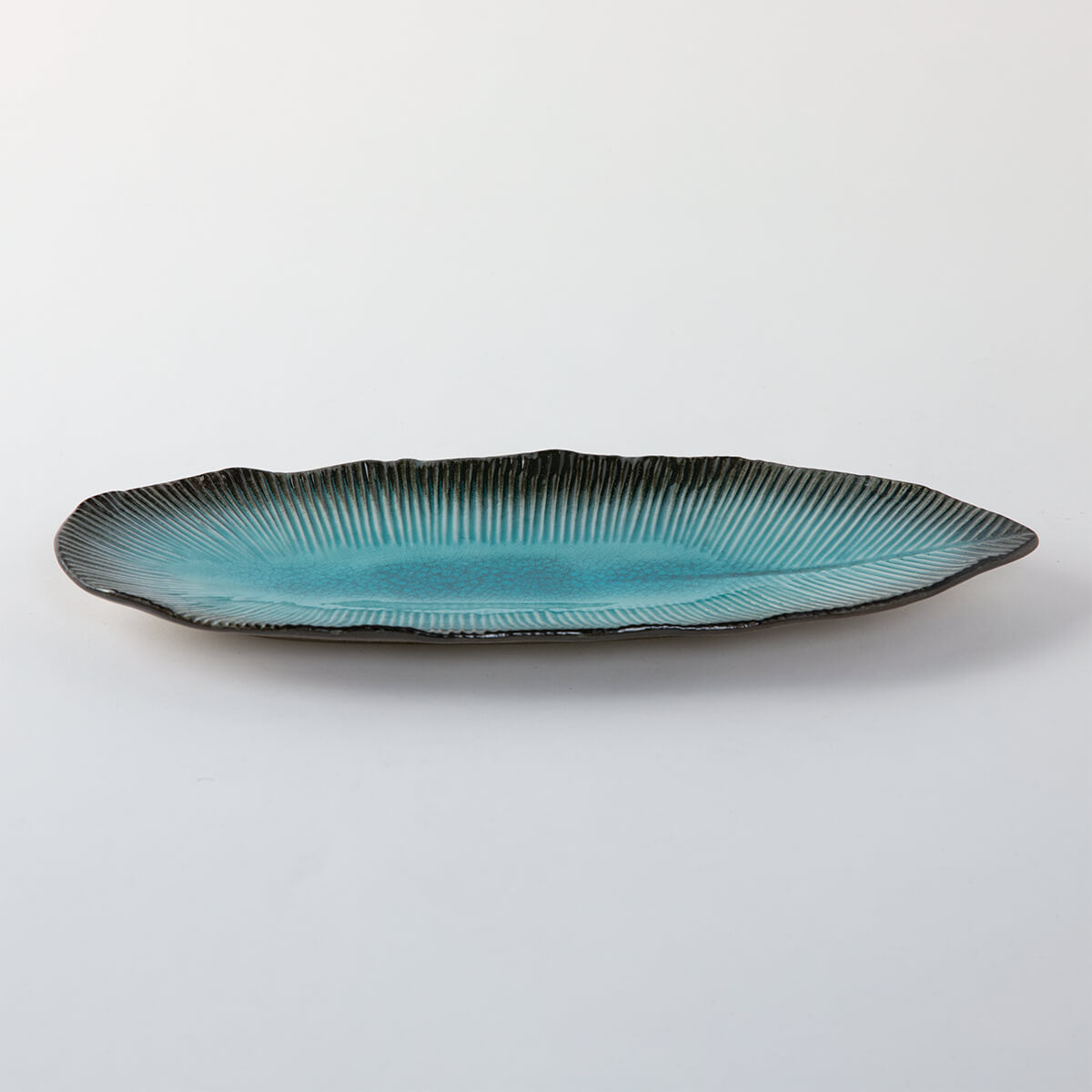 藍染スカイ 葉型楕円皿 – 陶土う庵