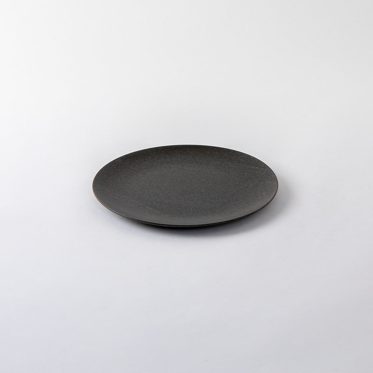グレージュ黒マット皿大小28cmと18cm