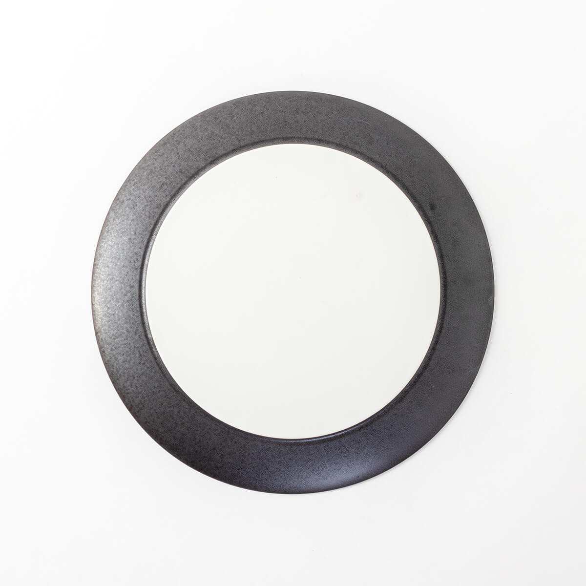 グレージュ黒マット皿大小28cmと18cm