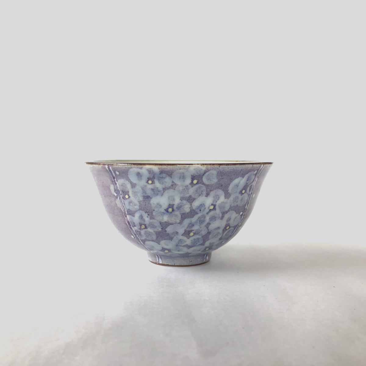 かわいい手描きのごはん茶碗 小花 パープル