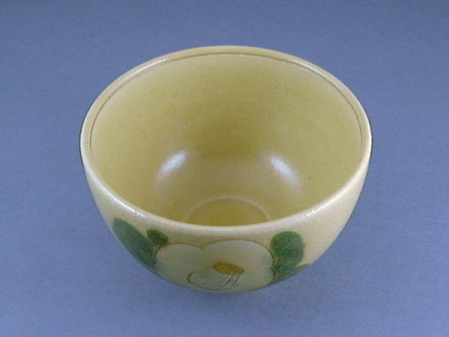 【雅山窯】黄瀬戸椿紋茶碗(桐箱)