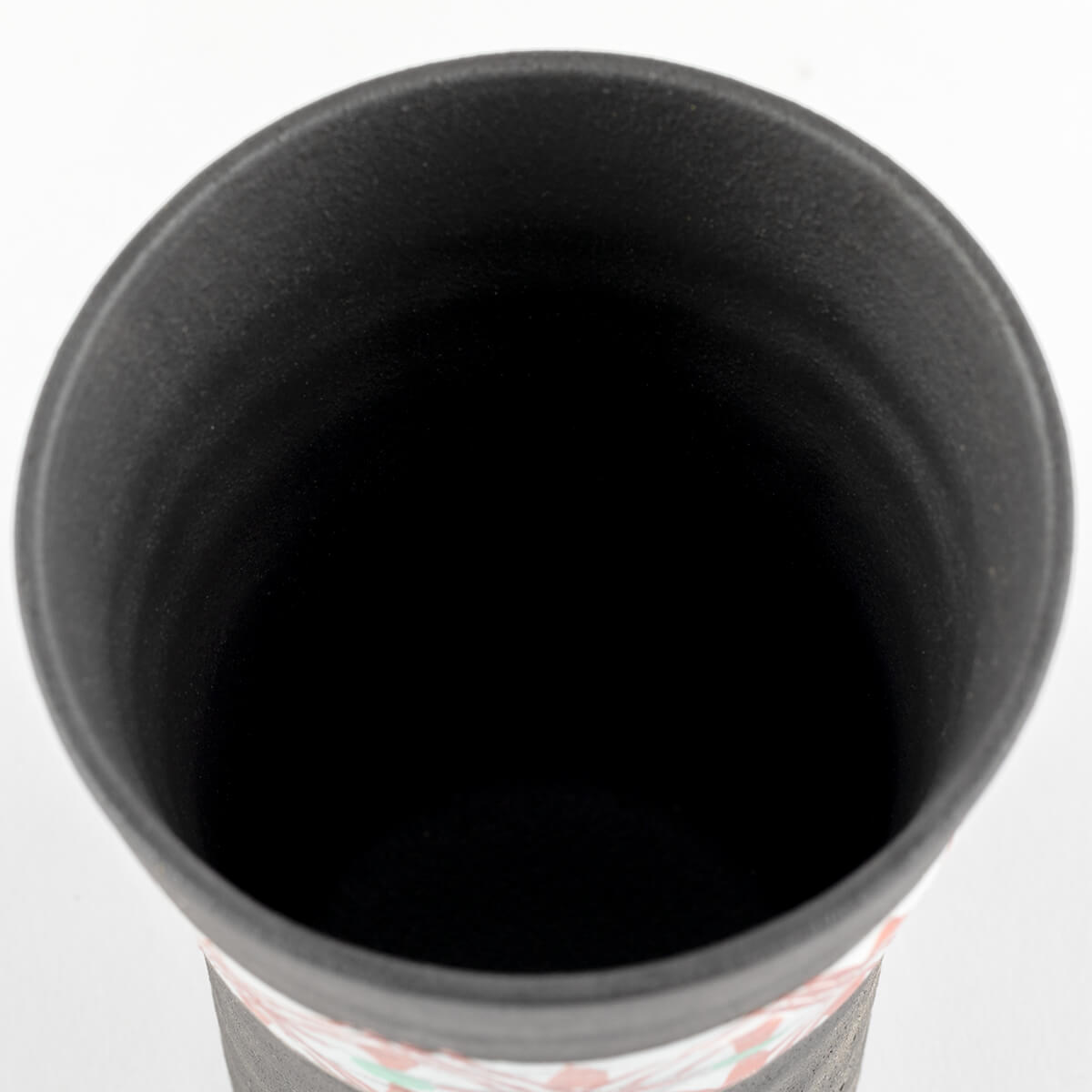 【50%OFF】蔵出し KURADASHI 黒釉手描き帯赤絵ペアーフリーカップ