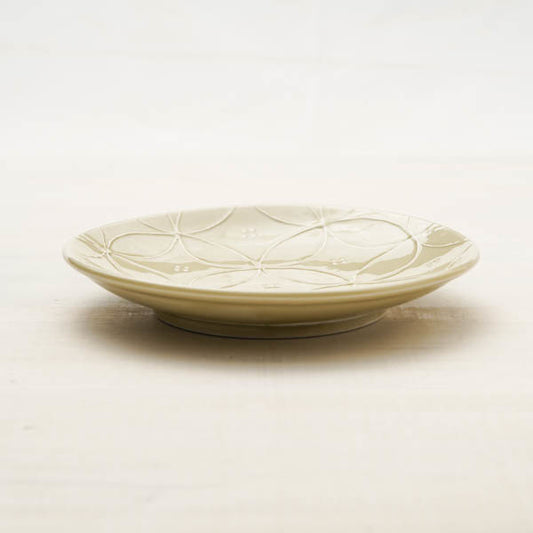 【33%OFF】特価品　中皿2枚 いっちん 七宝つなぎ ベージュ 20.5cm パン皿 ケーキ皿 日本製 6.0皿 プレート 和食器 かわいい 可愛い おしゃれ カフェ風 おうちカフェ 美濃焼