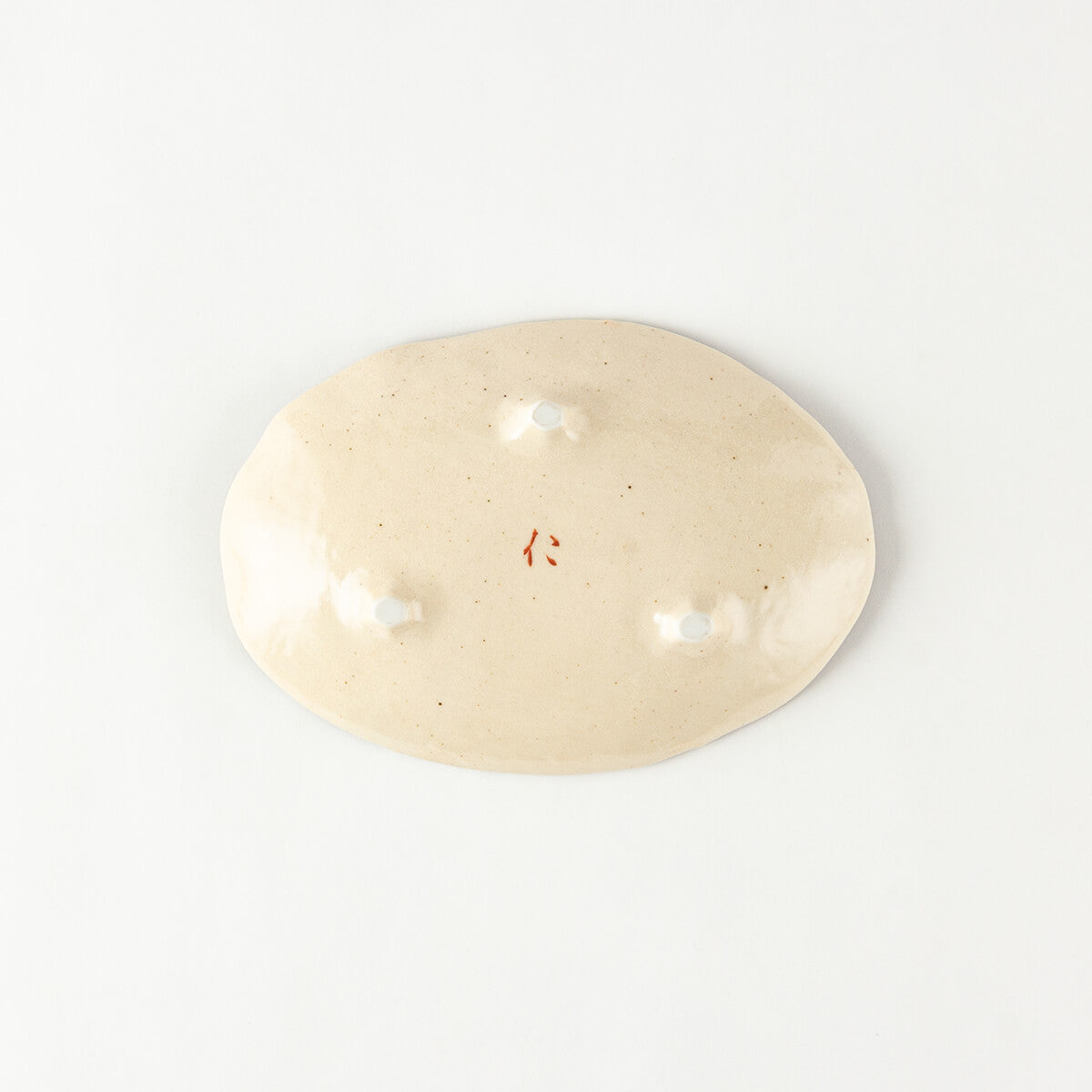 三ツ足楕円皿 手描き赤絵間取花 – 陶土う庵