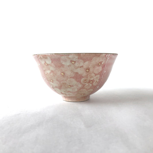 かわいい手描きのごはん茶碗　小花　ピンク